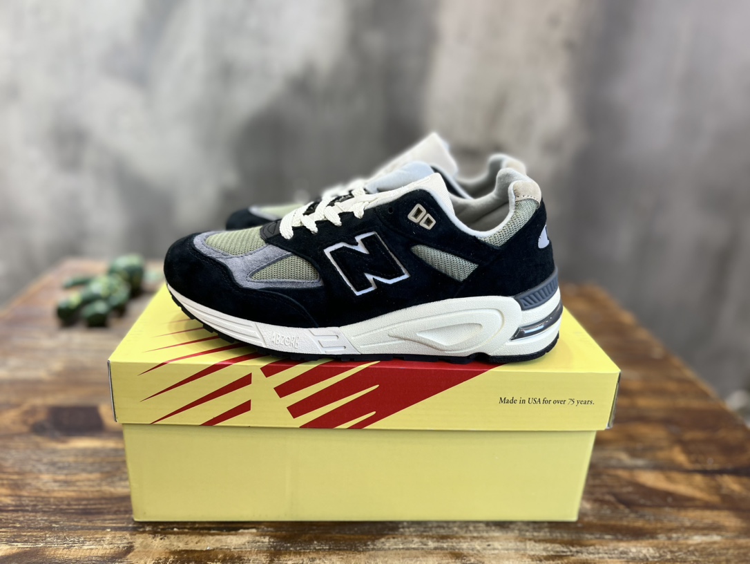 New Balance 990