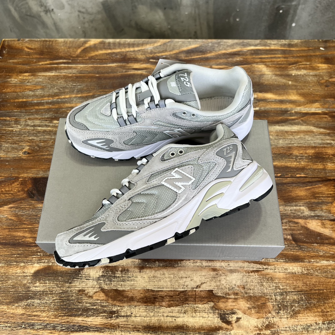 New Balance 725