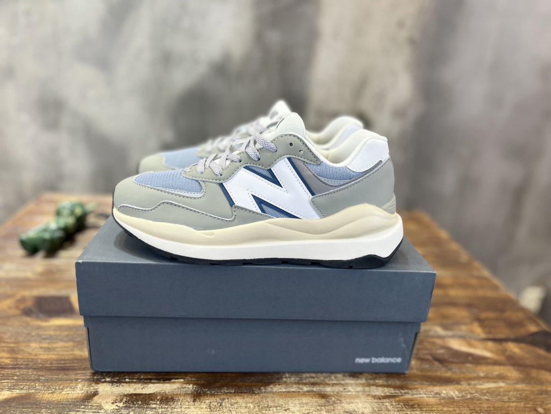 New Balance 5740