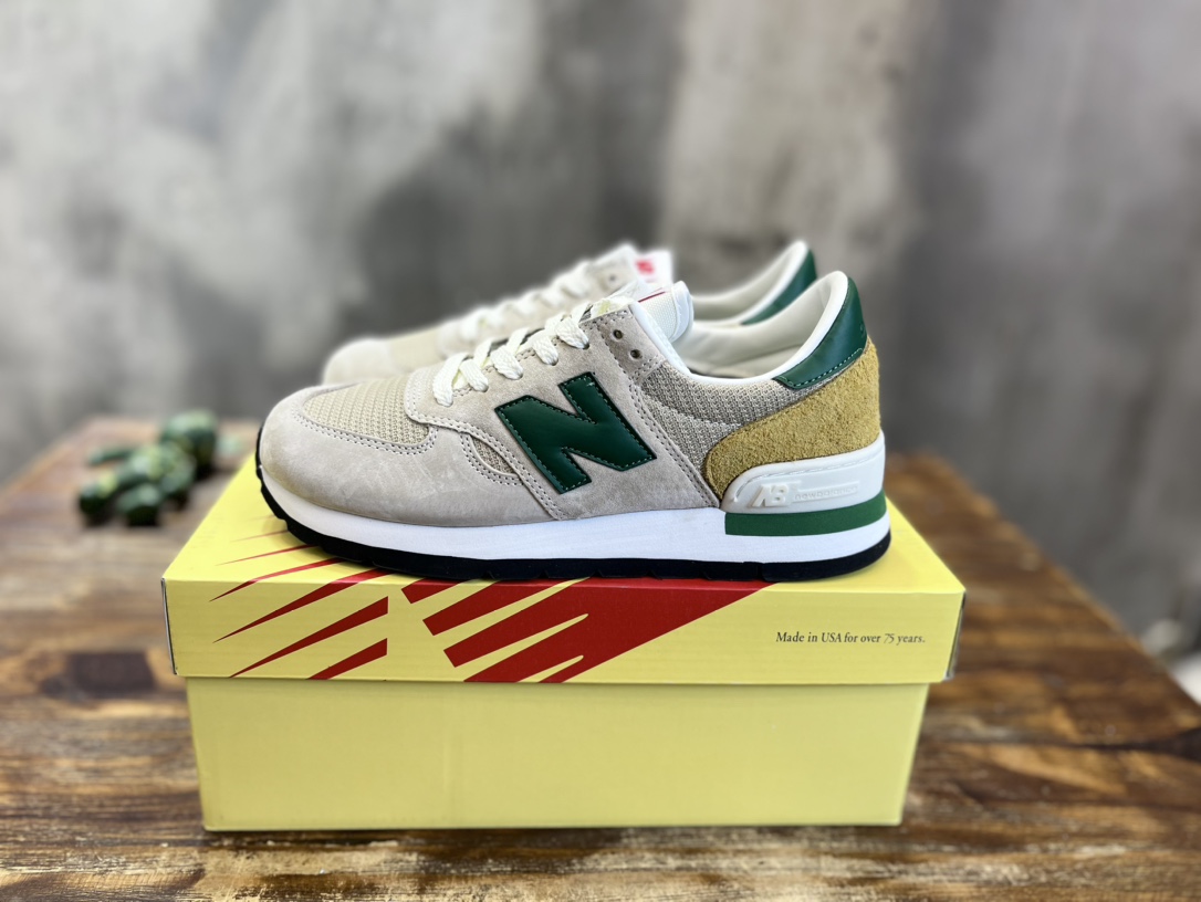 New Balance 990