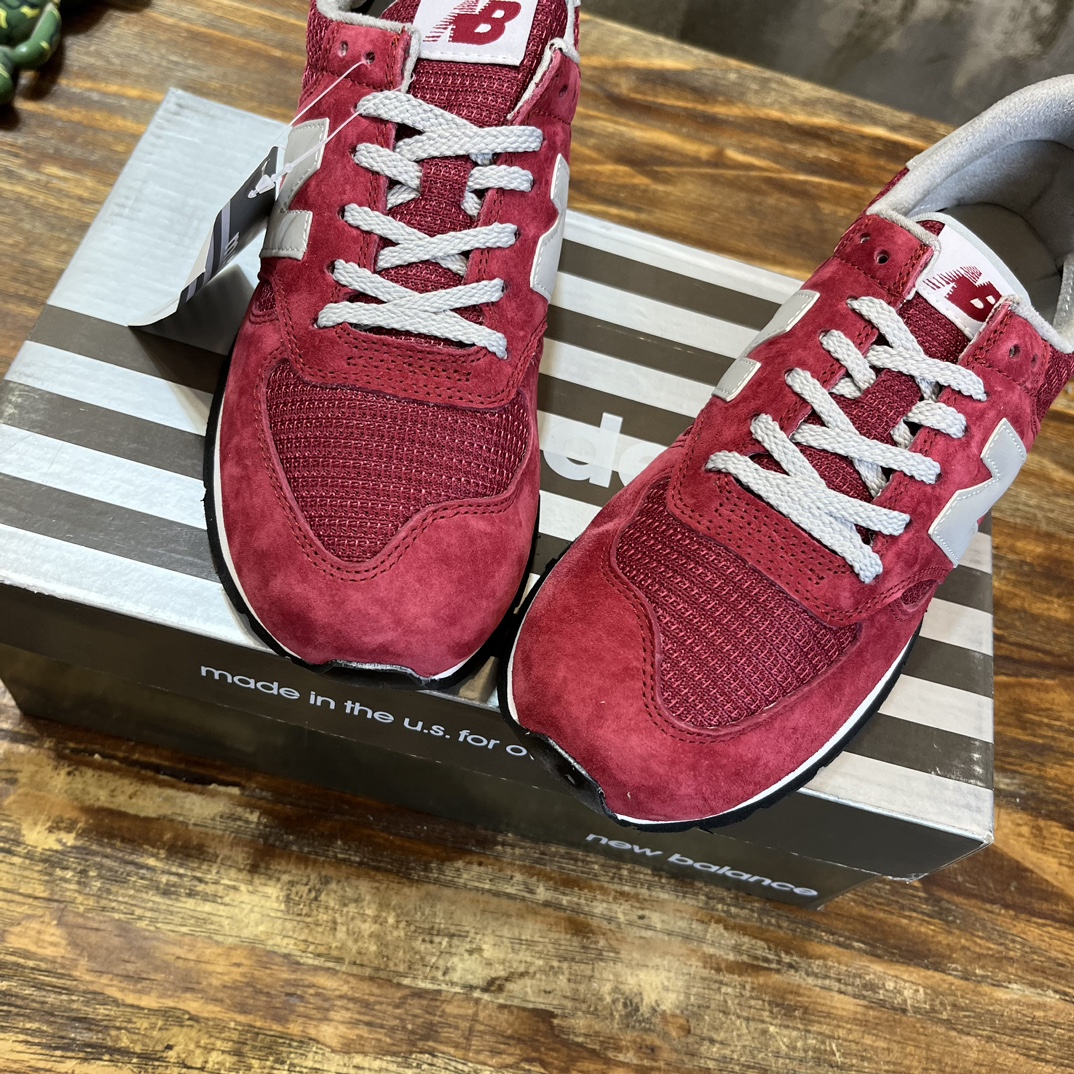 New Balance 990