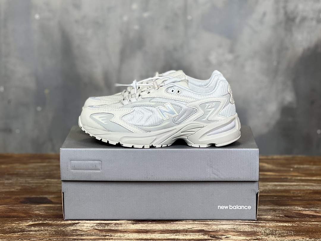 New Balance 725