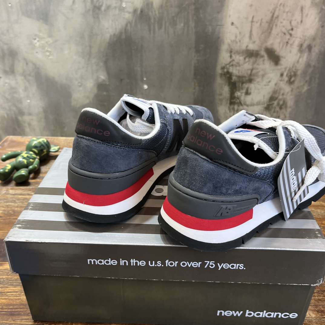 New Balance 990