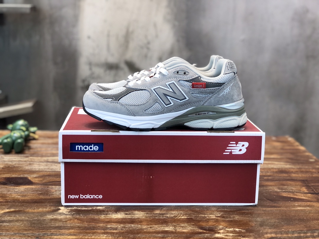 New Balance 990