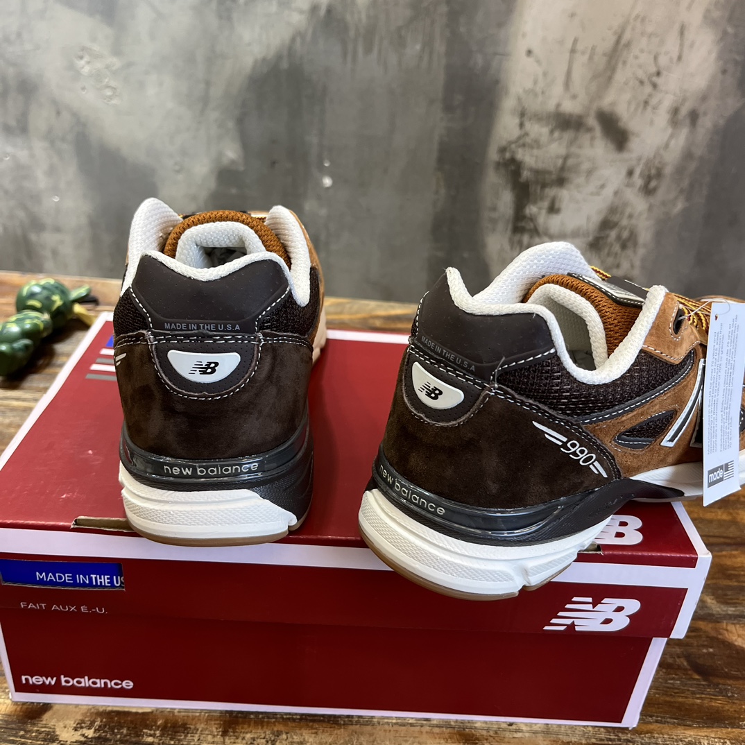 New Balance 990