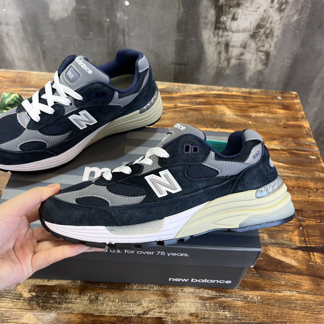 New Balance 992