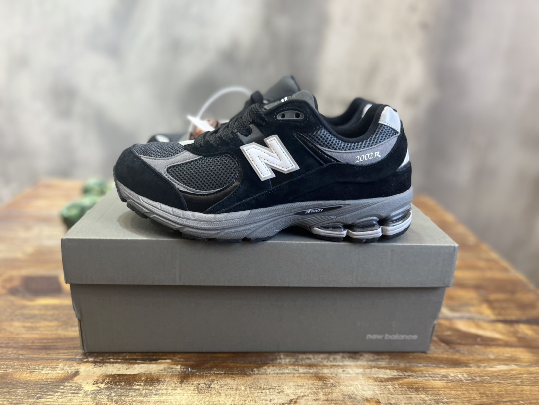 New Balance 2002R
