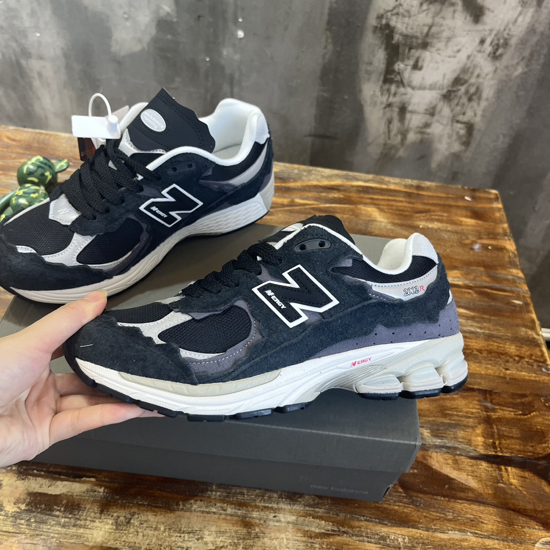New Balance 2002R