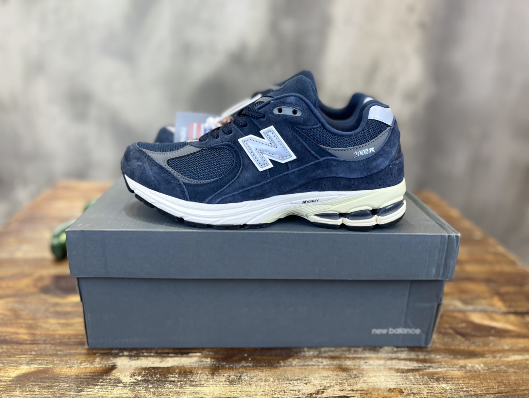 New Balance 2002R