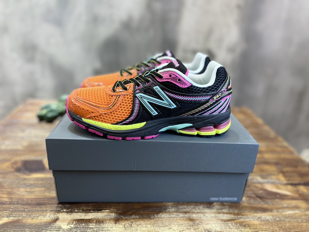 New Balance 860