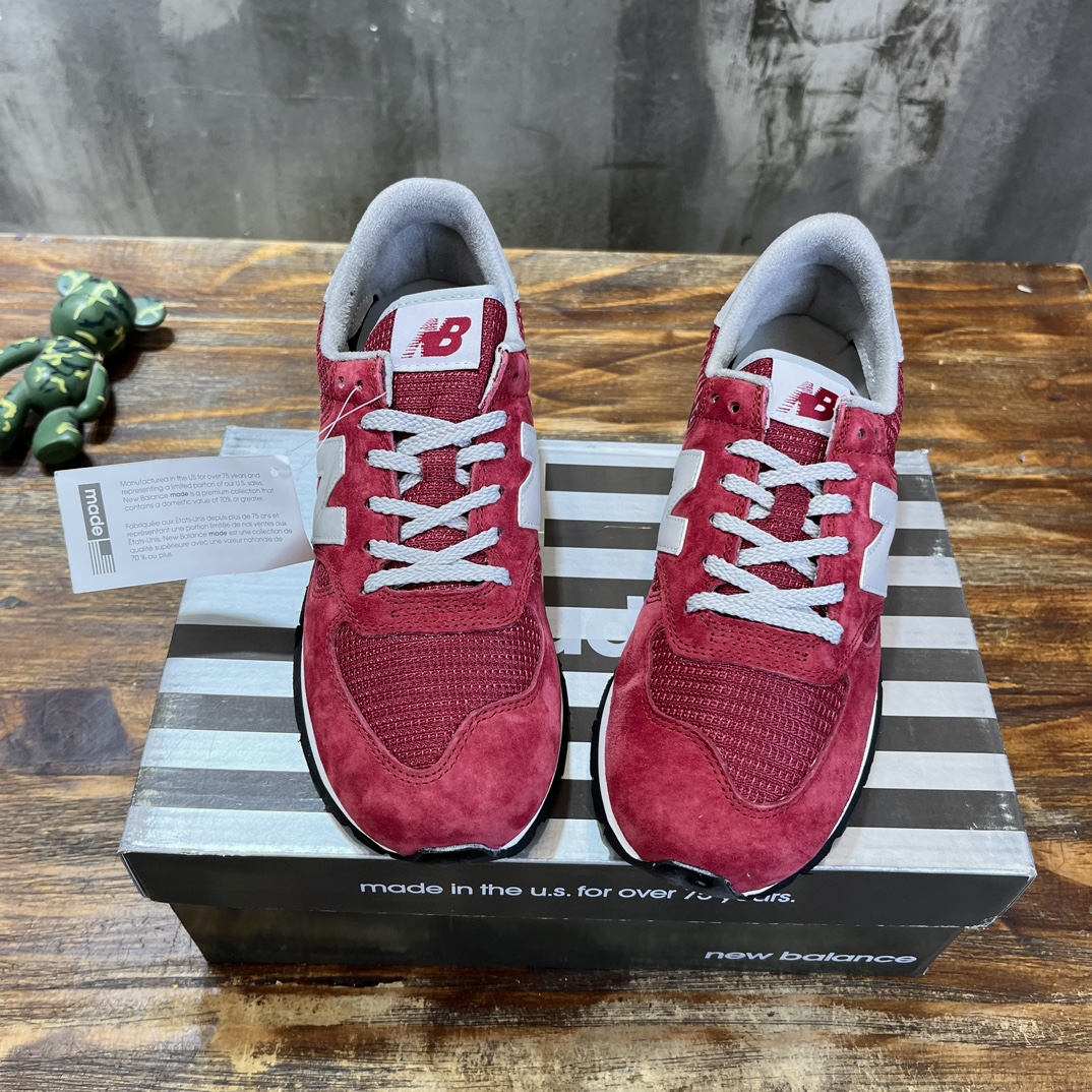 New Balance 990