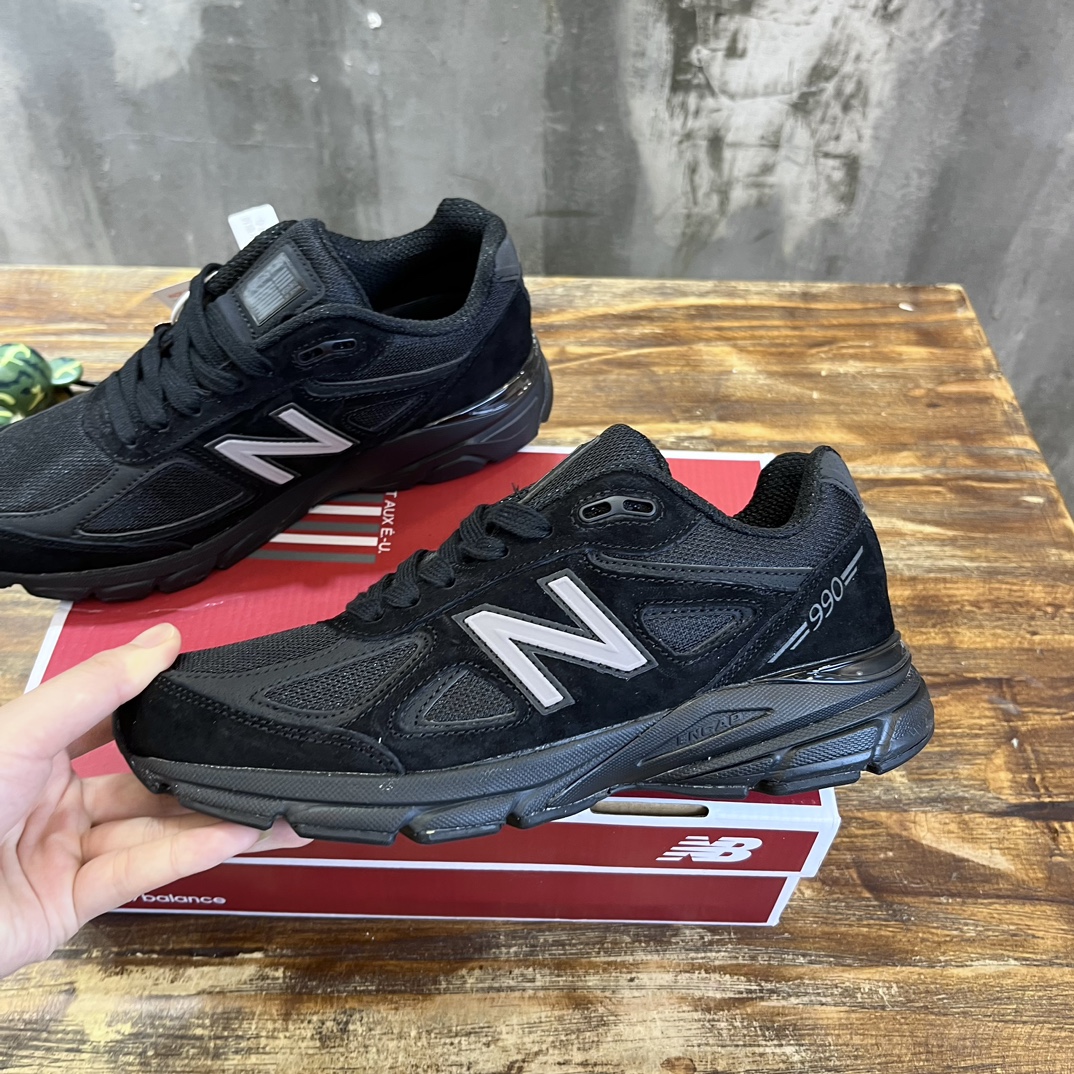 New Balance 990