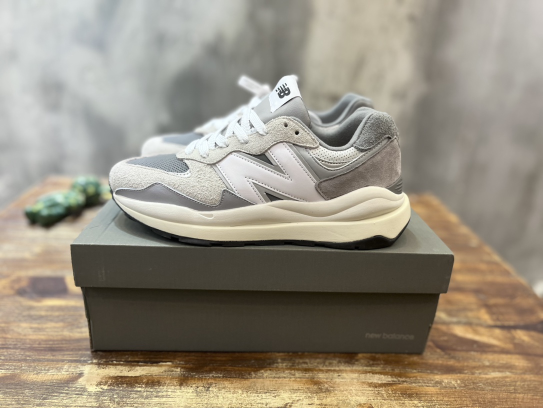 New Balance 5740