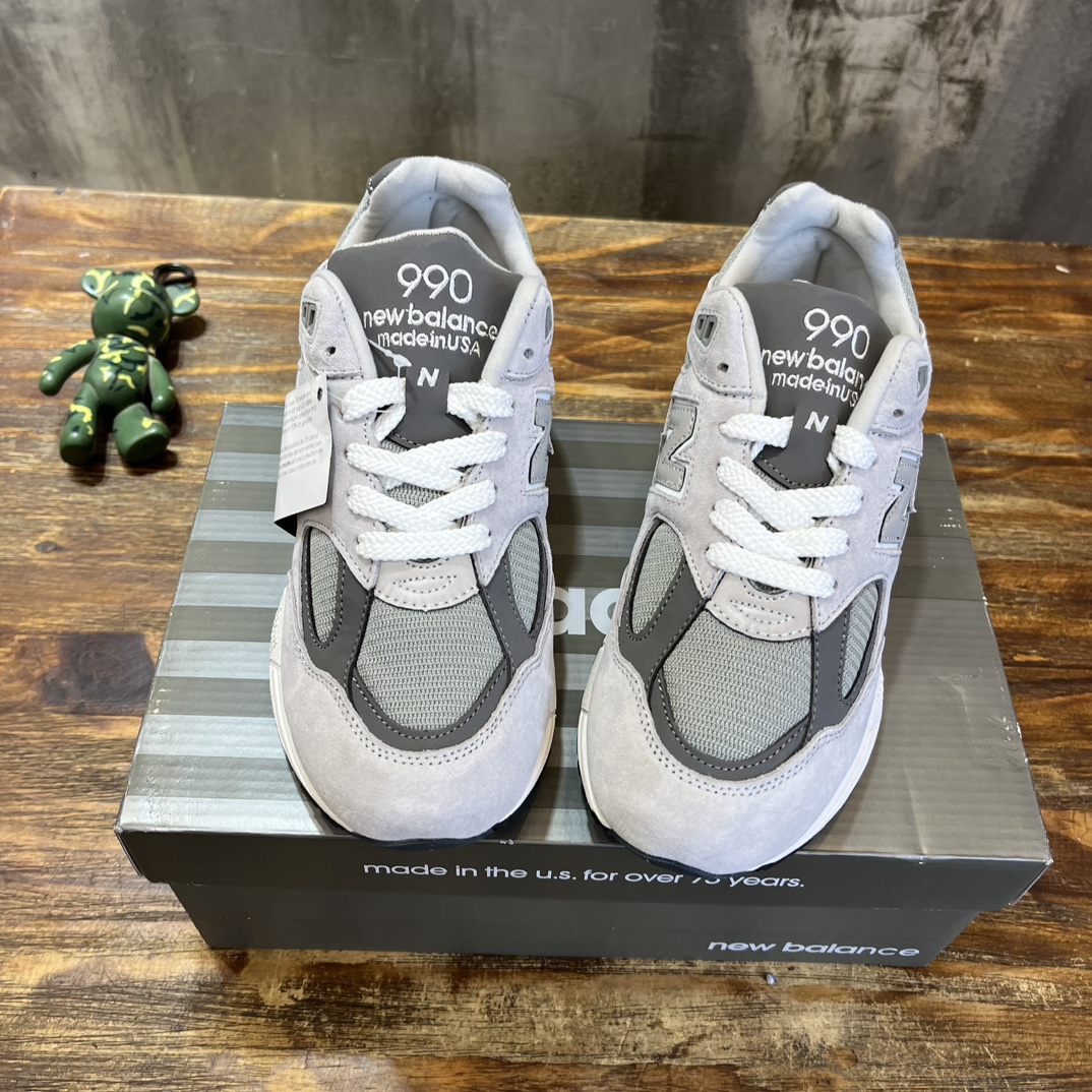 New Balance 990