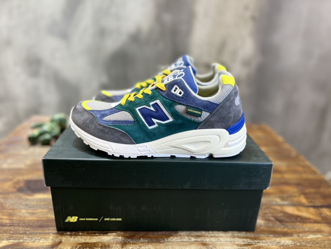 New Balance 990