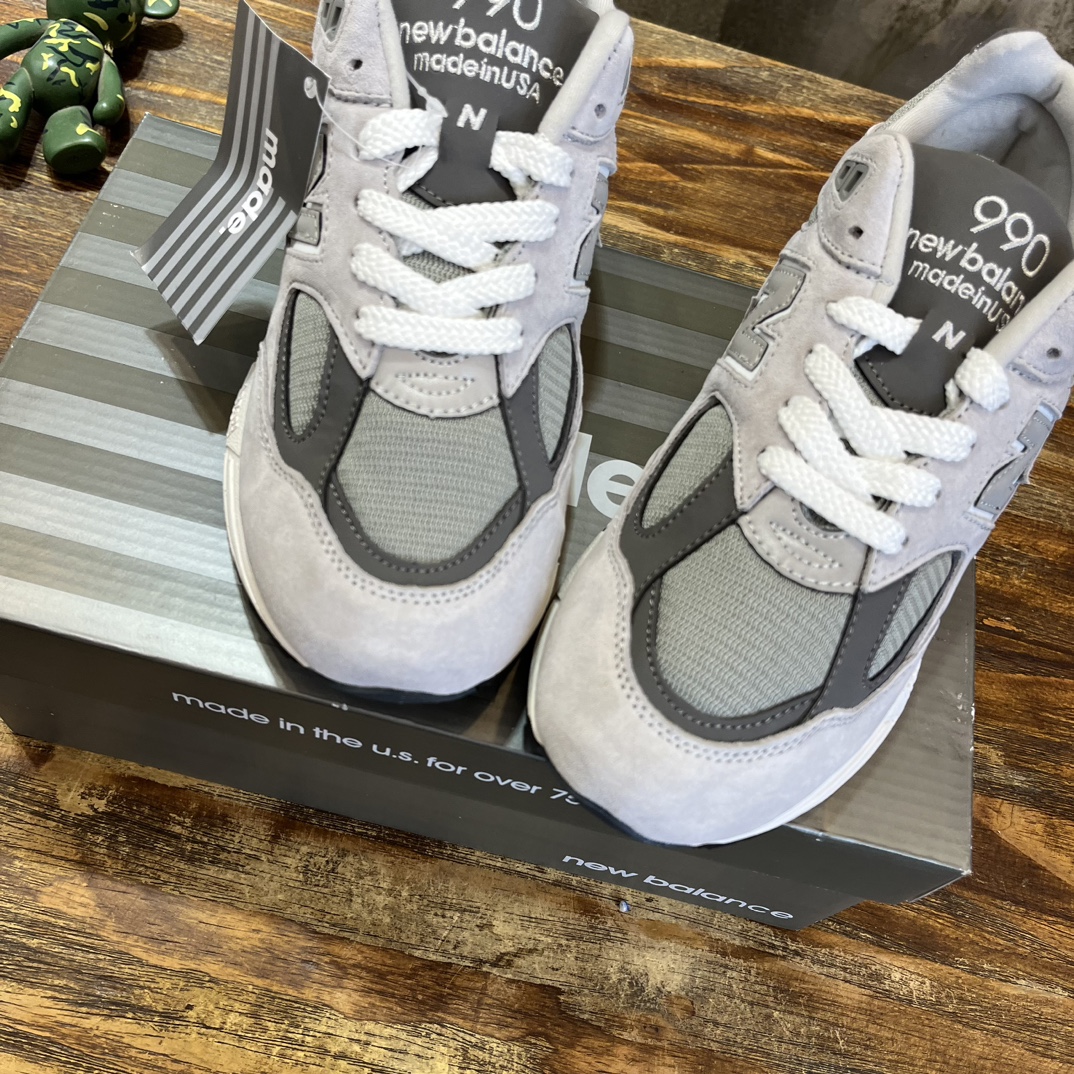 New Balance 990