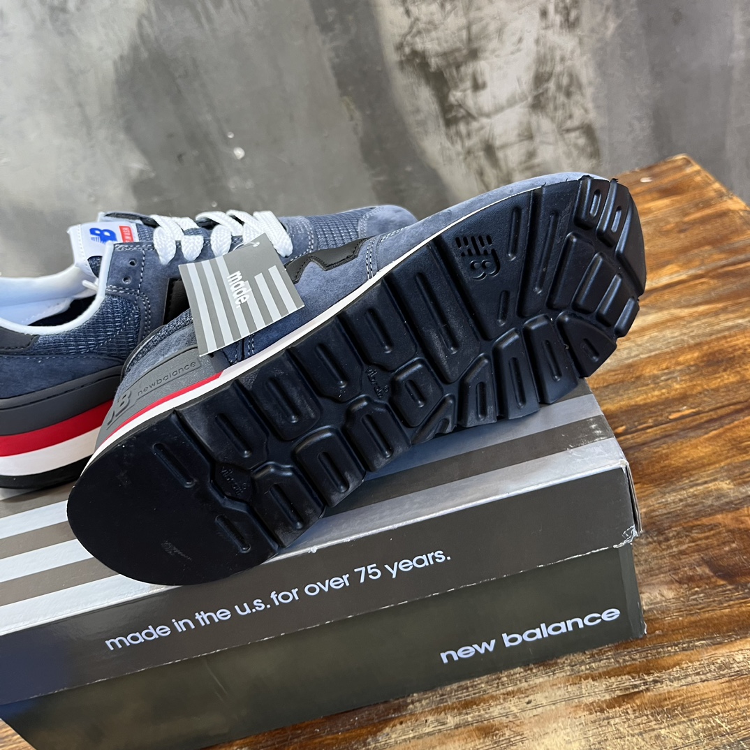New Balance 990