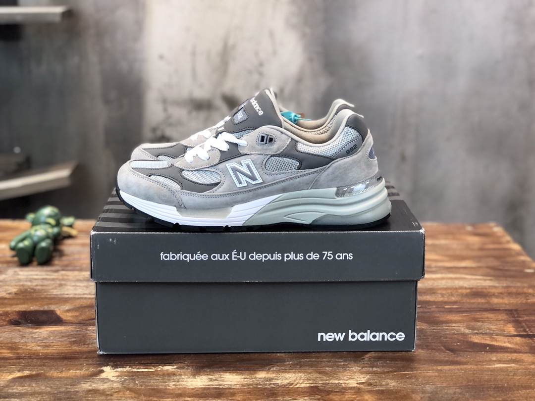 New Balance 992