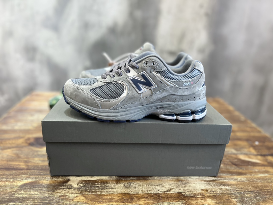 New Balance 2002R