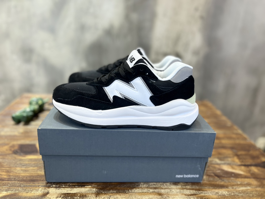 New Balance 5740