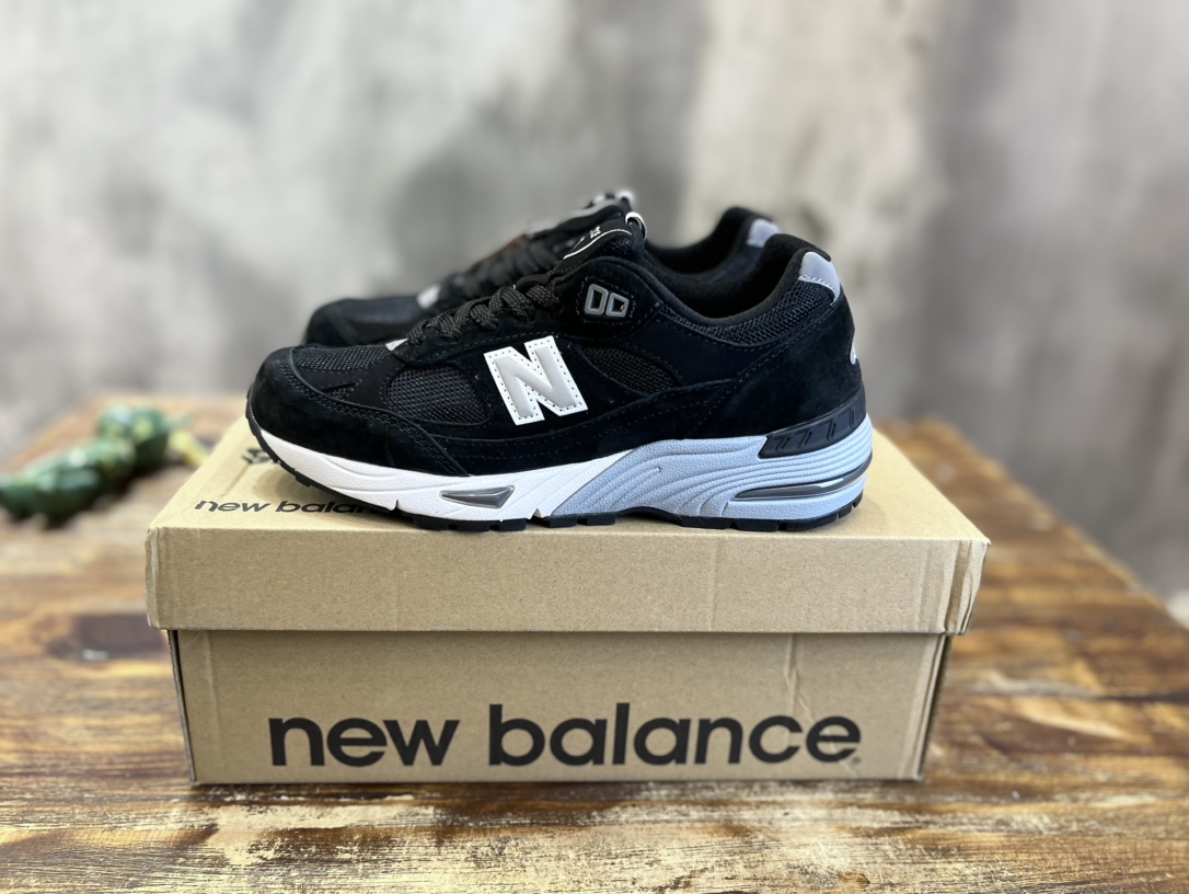 New Balance 991