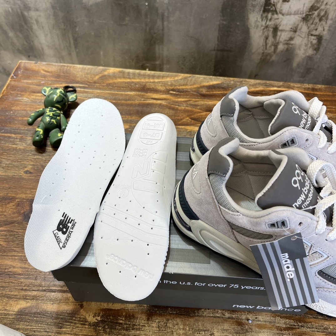 New Balance 990
