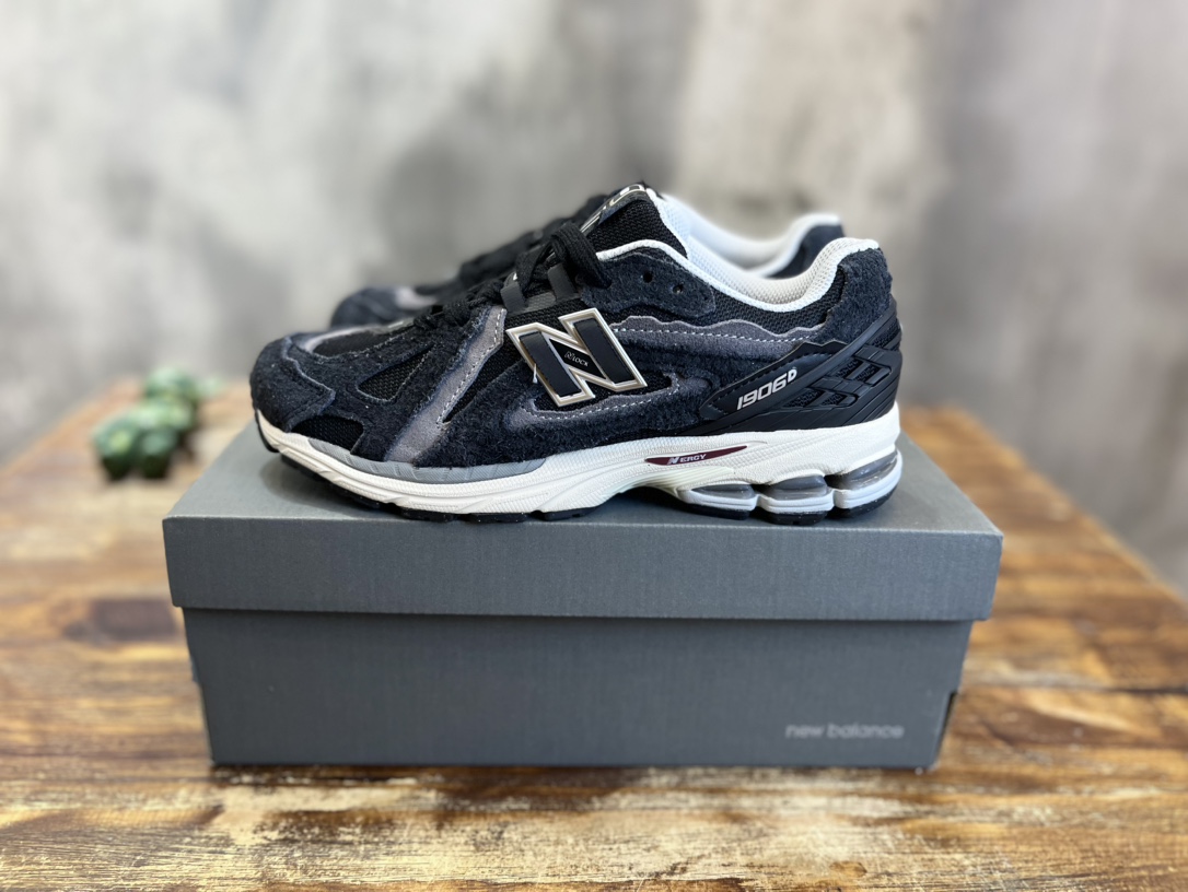 New Balance 1906