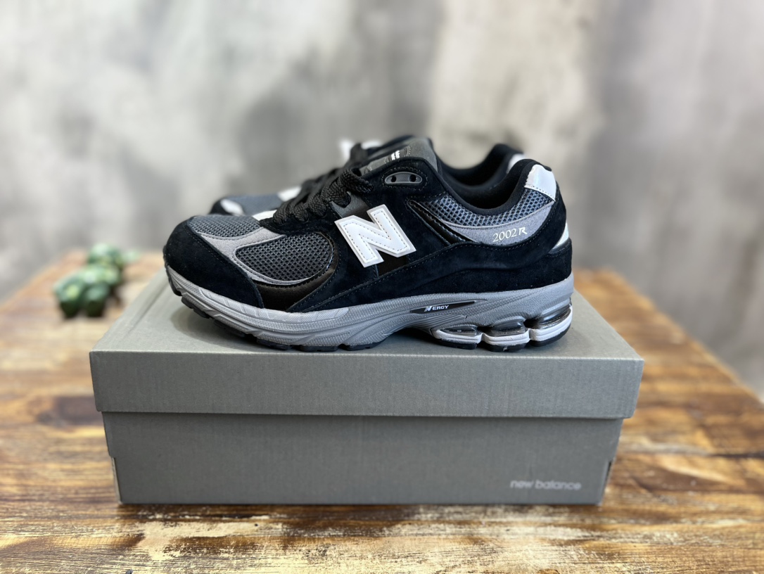 New Balance 2002R