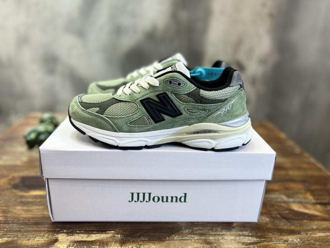 New Balance 990