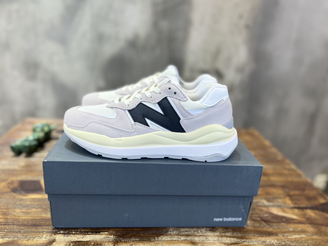 New Balance 5740