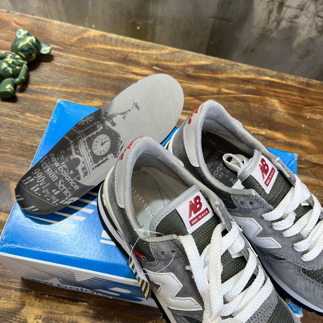 New Balance 990