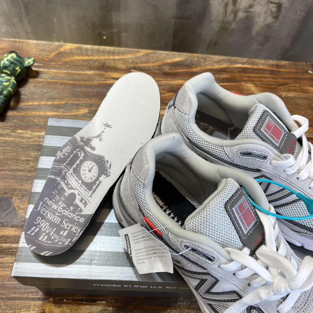 New Balance 990
