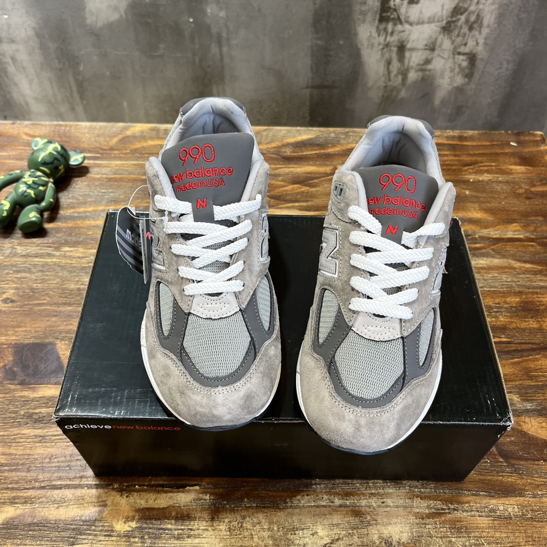 New Balance 990