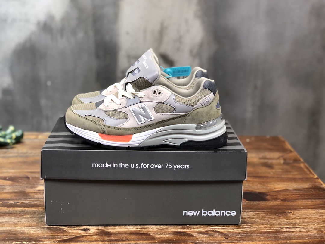 New Balance 992