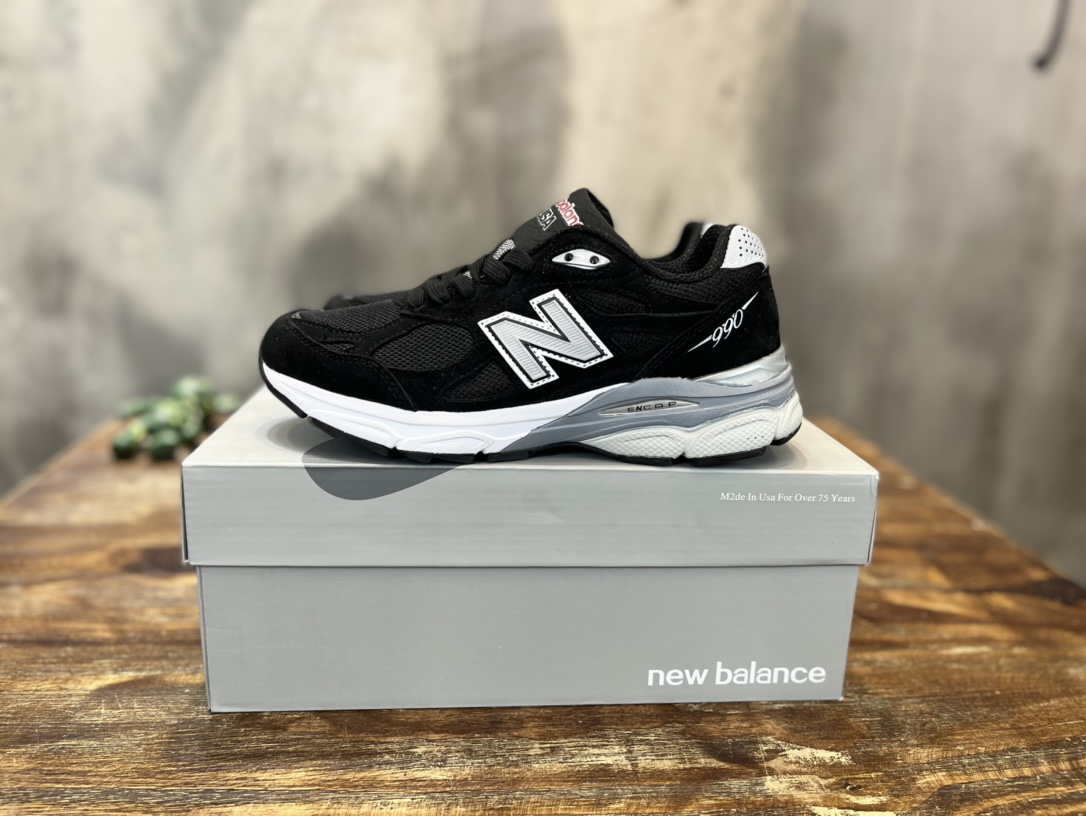 New Balance 990