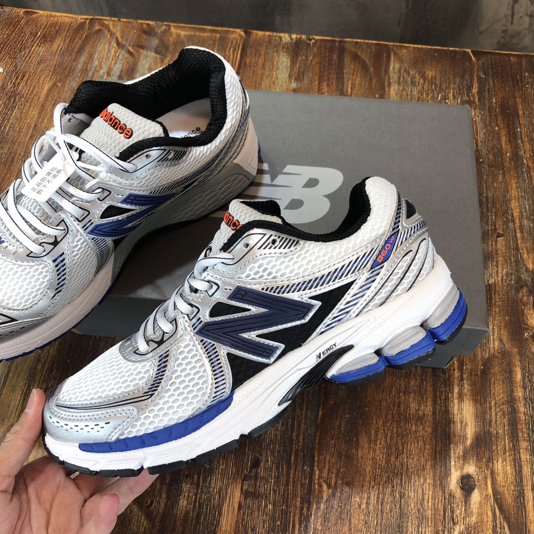 New Balance 860