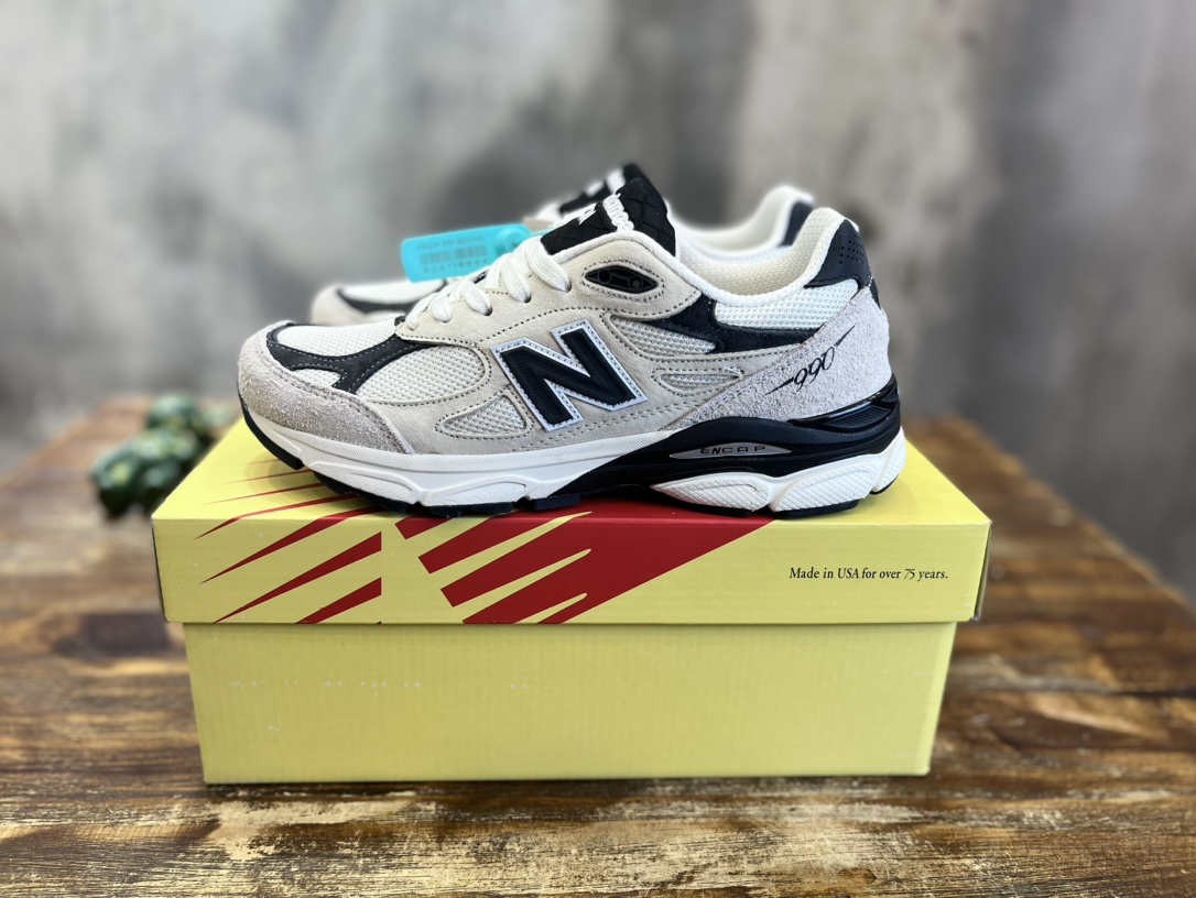New Balance 990