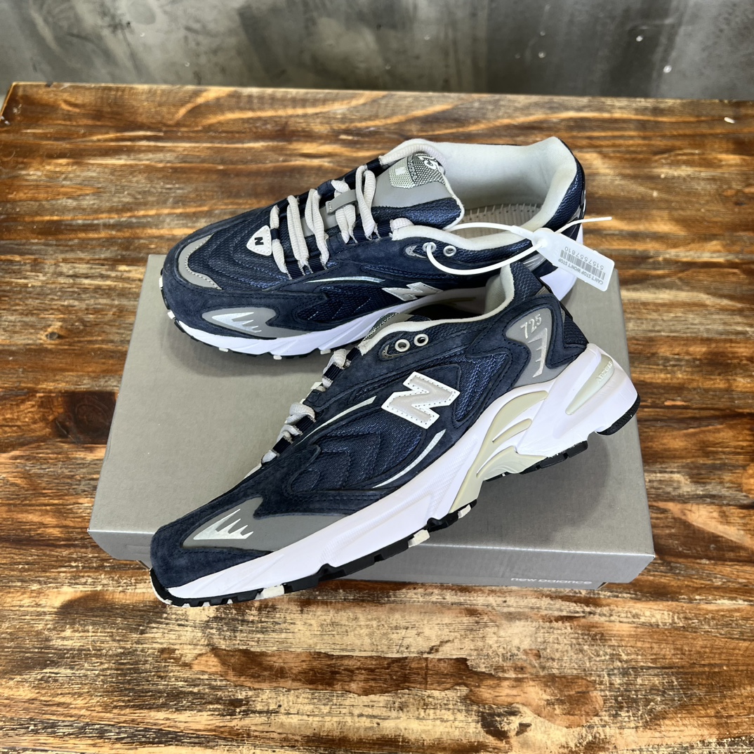 New Balance 725