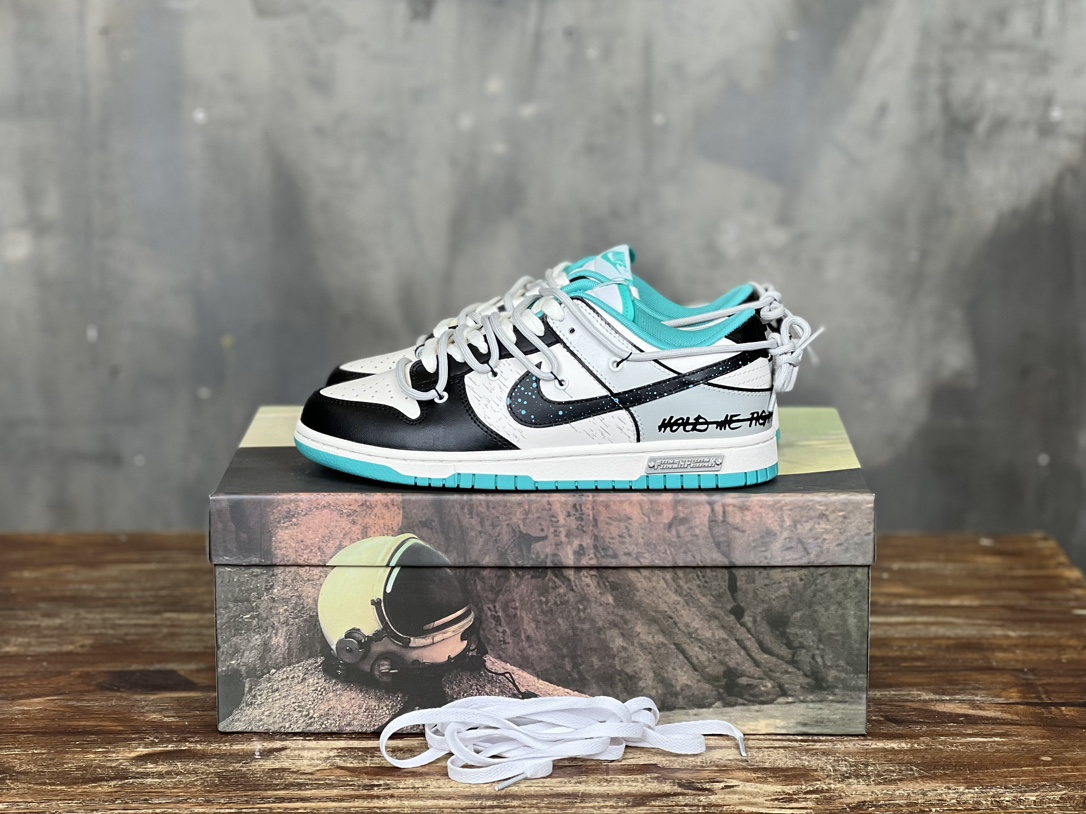 Nike SB Dunk Low