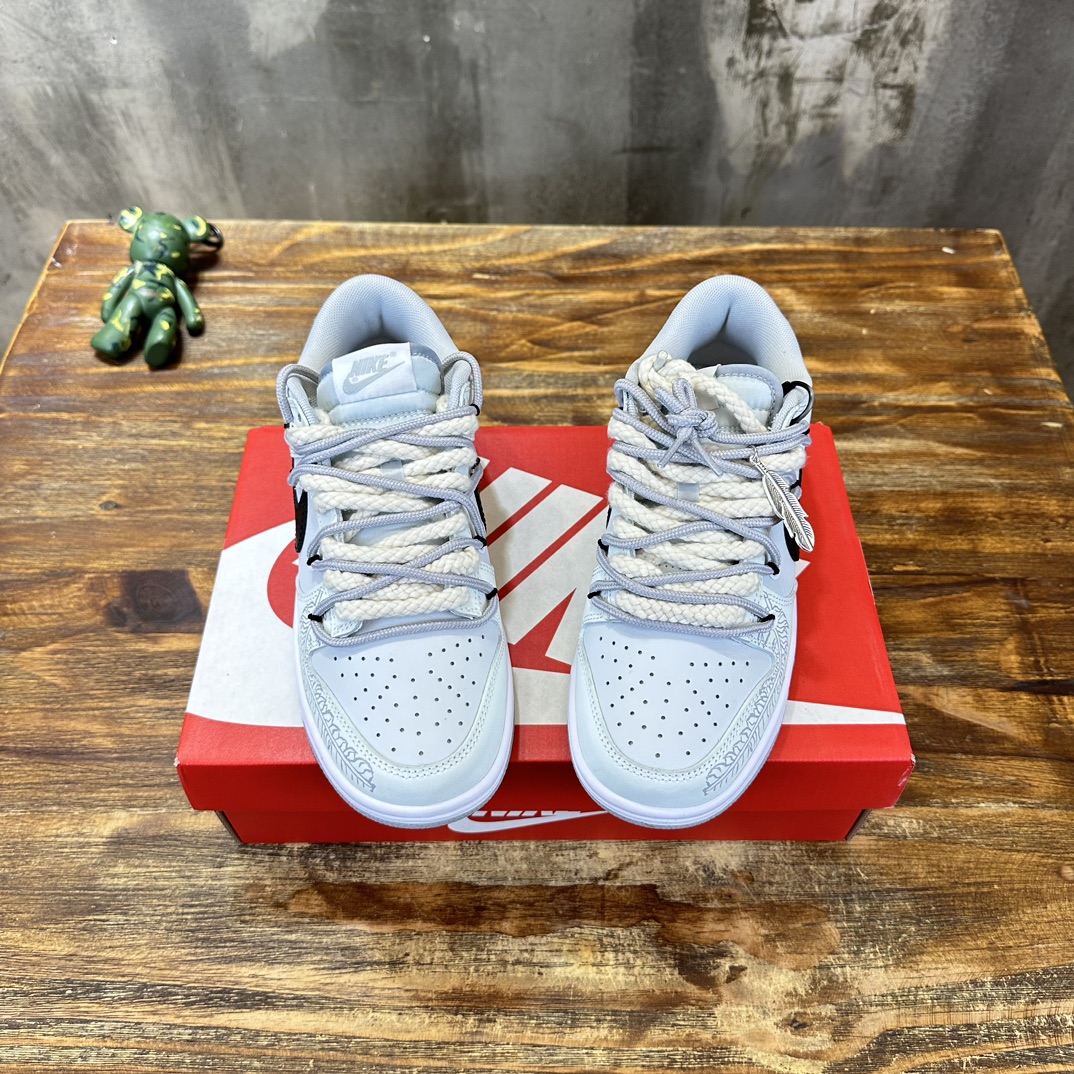 Nike SB Dunk Low