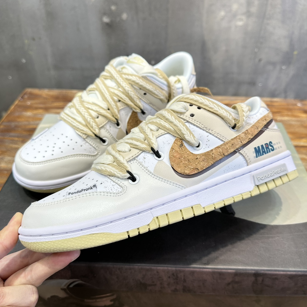 Nike SB Dunk Low