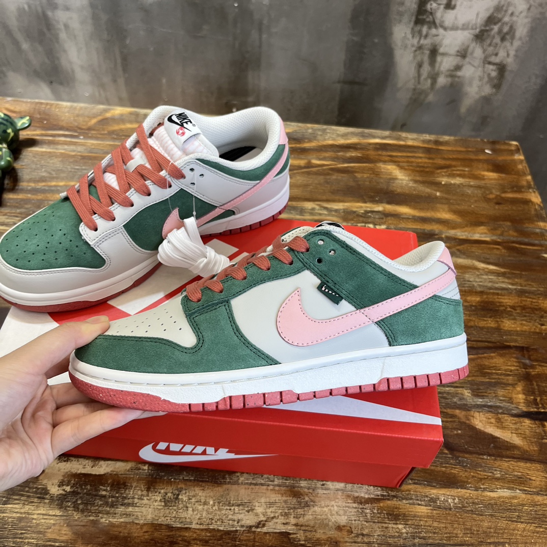 Nike SB Dunk Low