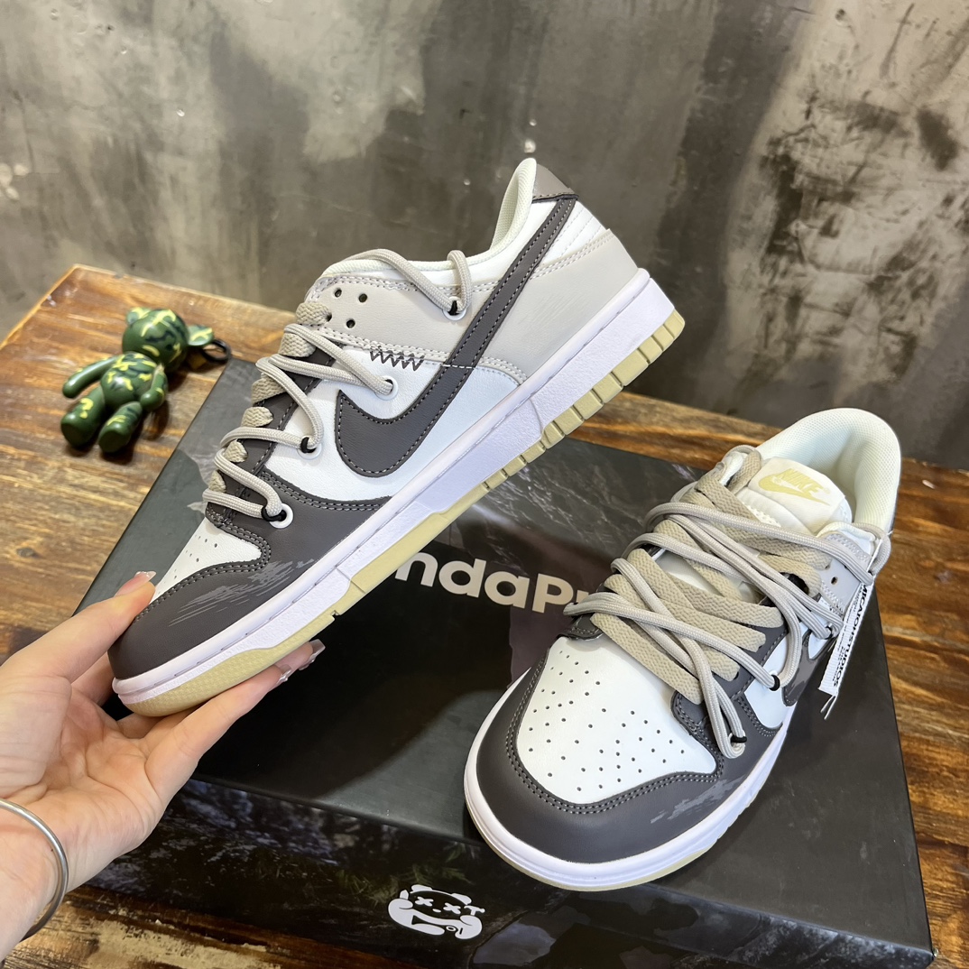 Nike SB Dunk Low