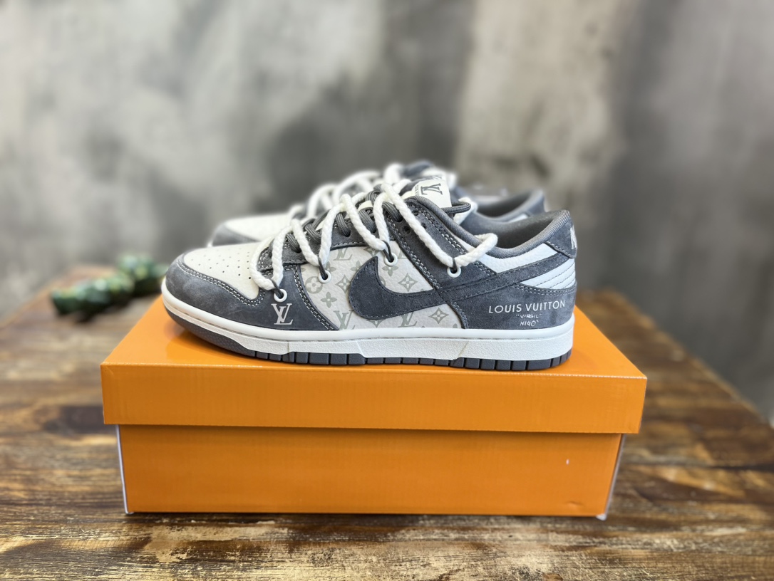 Nike SB Dunk Low