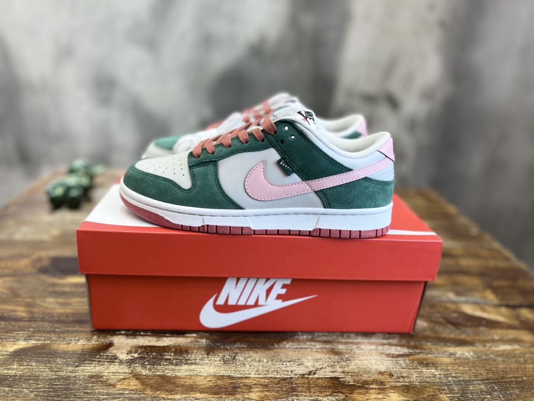 Nike SB Dunk Low