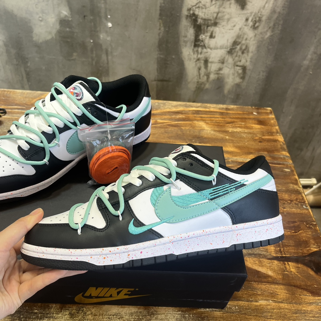 Nike SB Dunk Low