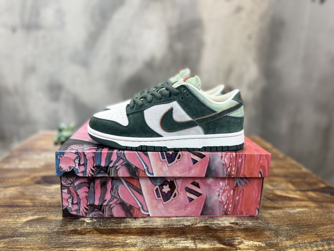 Nike SB Dunk Low