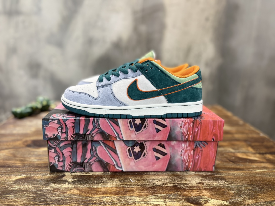 Nike SB Dunk Low