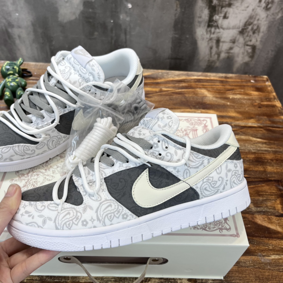 Nike SB Dunk Low