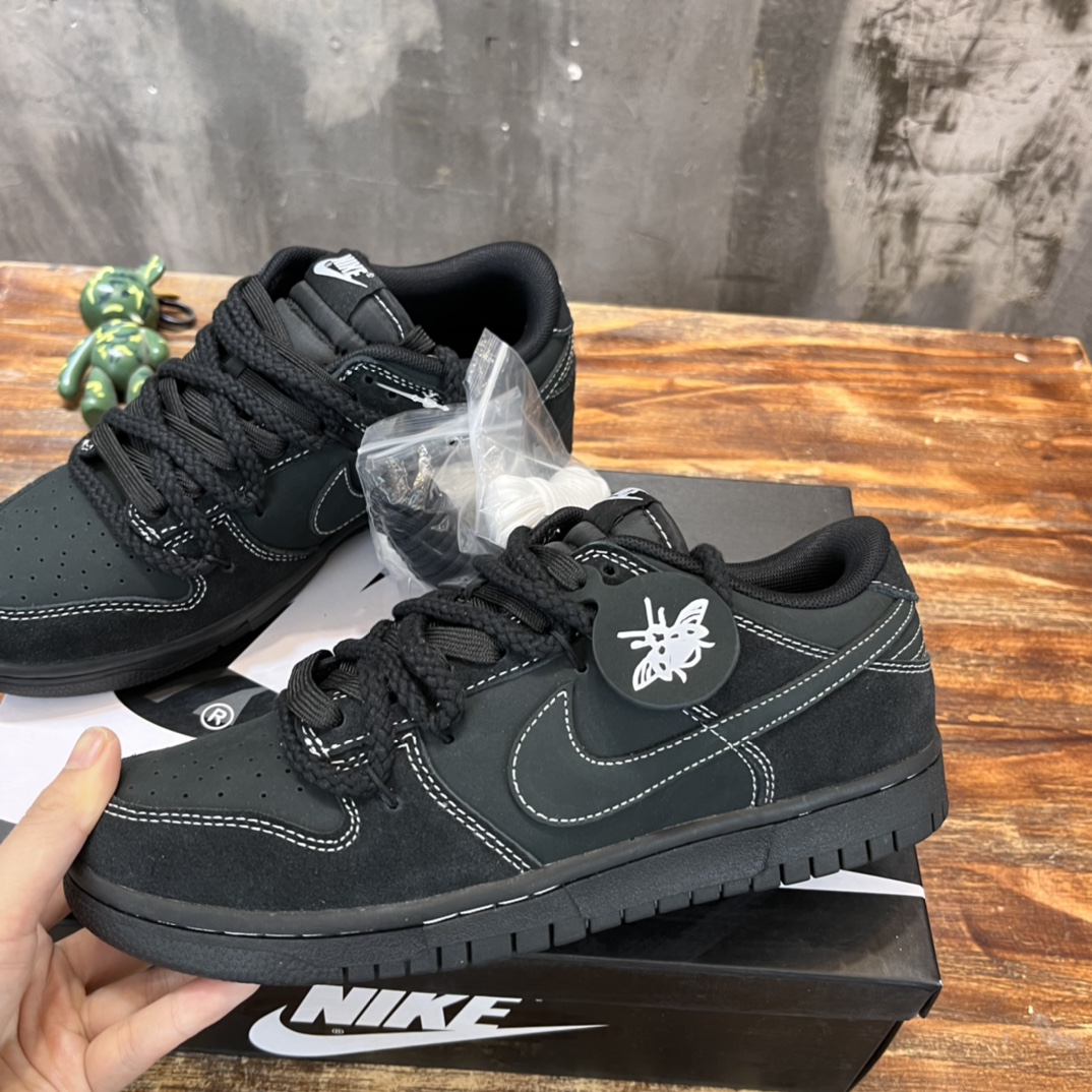 Nike SB Dunk Low